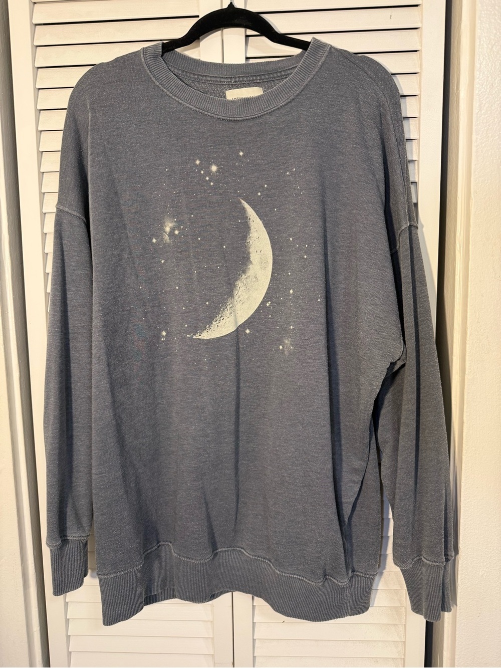 American Eagle Gray Jegging-Fit Crescent Moon Graphic Sweatshirt - Picture 3 of 5